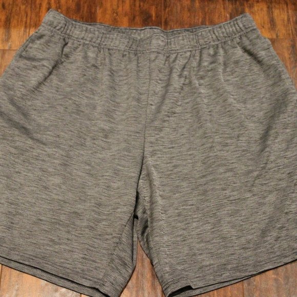 3/$20 🏷 Old Navy Active Shorts Size XL - Picture 2 of 2